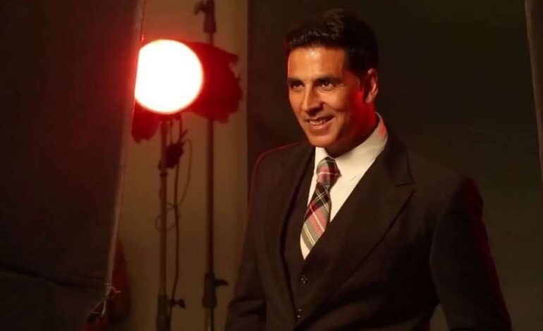  Akshay Kumar’s Response To The Fan Picture Is Winning The Internet