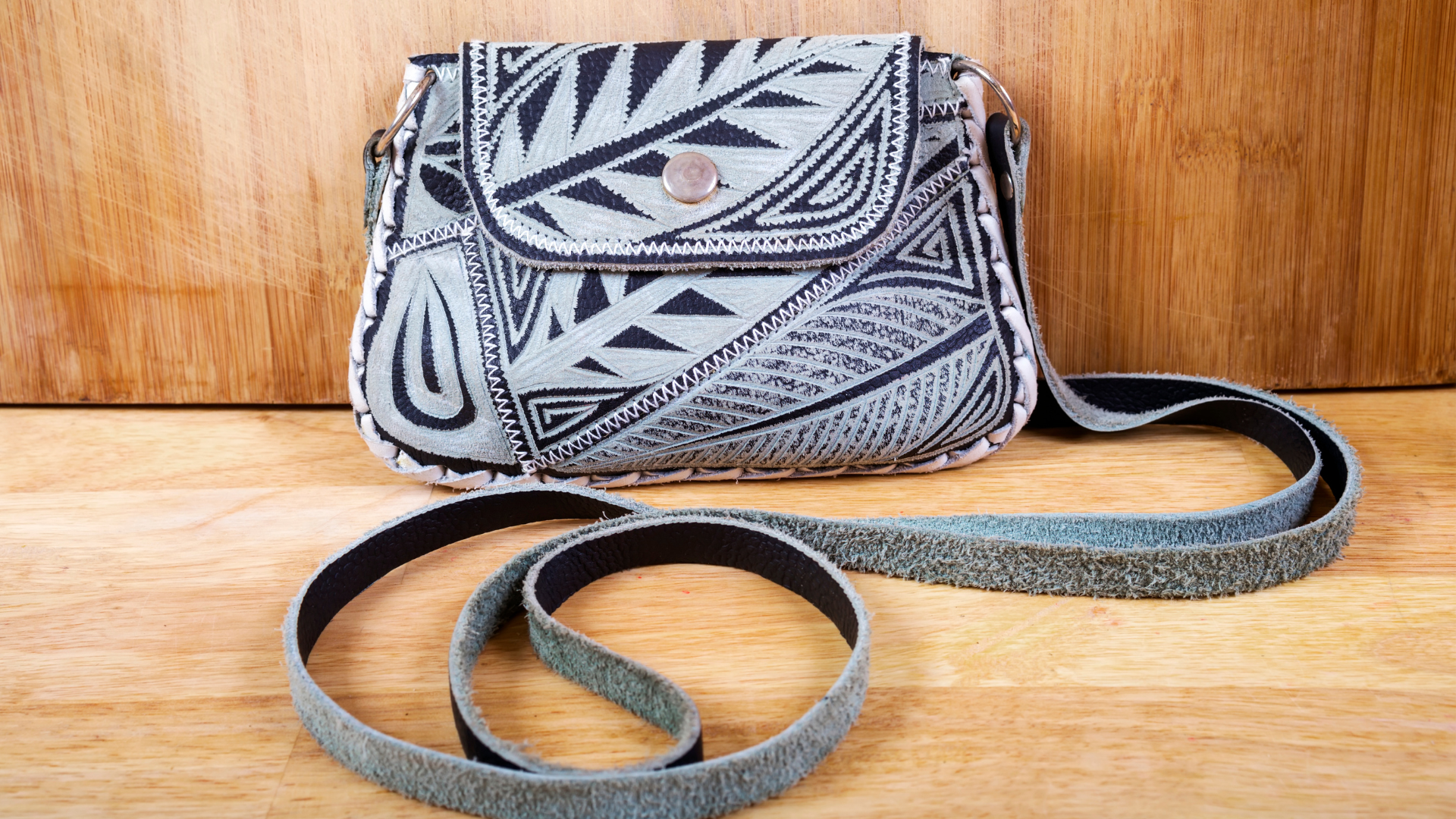 Handbags Essentials: Top 10 Accessories that Woman much choose for Any Occasion