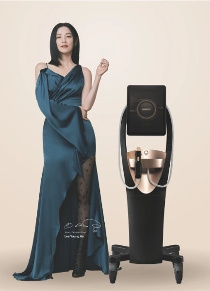 Korean Icon and Global Ambassador Lee Young-ae with Density device